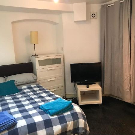 West Kensington 3 Bedroom Apartment لندن المظهر الخارجي الصورة