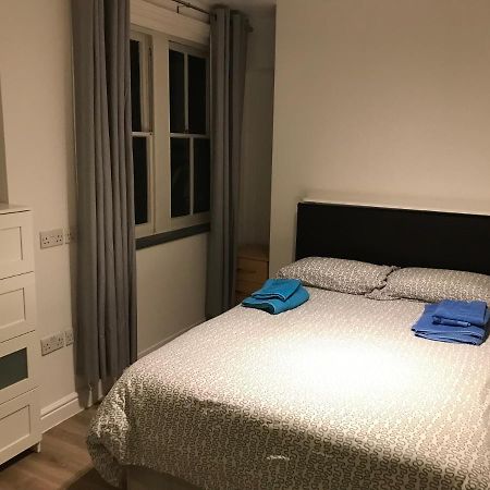 West Kensington 3 Bedroom Apartment لندن المظهر الخارجي الصورة