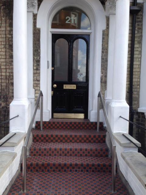 West Kensington 3 Bedroom Apartment لندن المظهر الخارجي الصورة